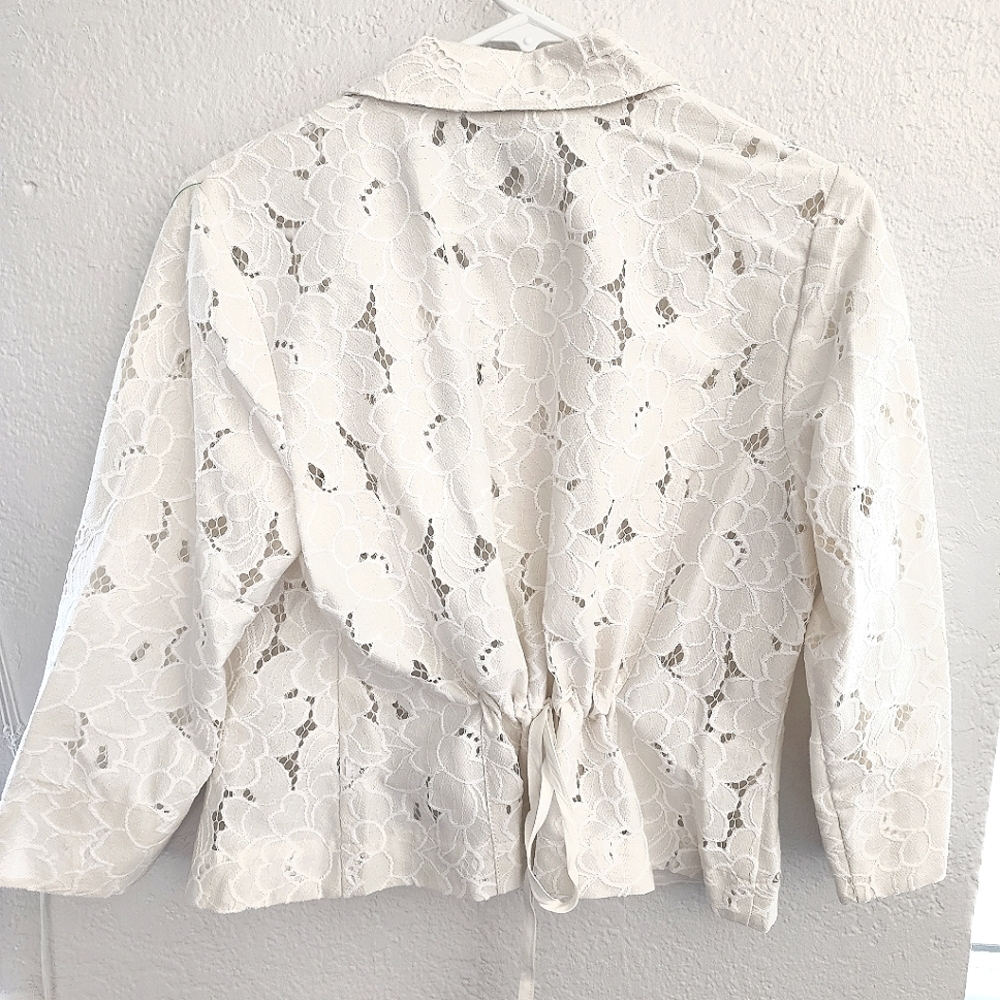 Cabi Cream irovy tan lace jacket blouse top mid sleeve sizeM Preowned excellent - Picture 2 of 5
